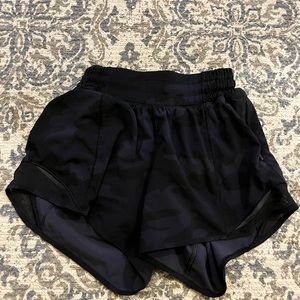 Lululemon hotty hot 4” LR shorts Camo